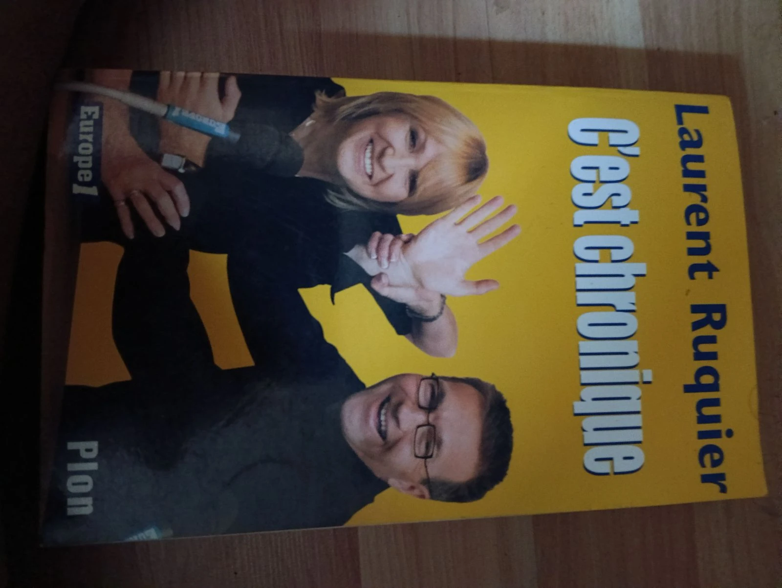 Livre cet chronique . Laurent Ruquier 